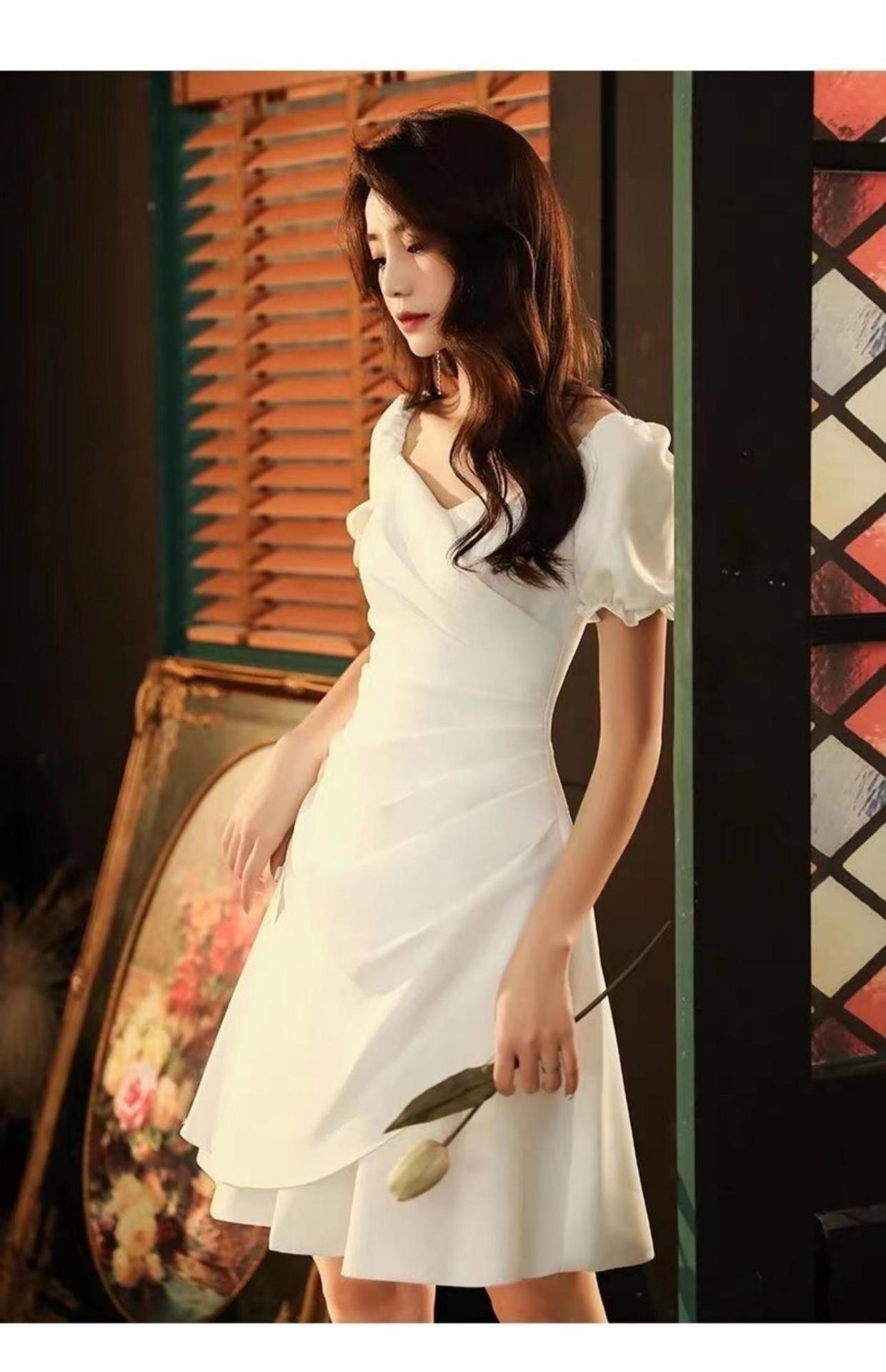 Ruffled sweetheart neckline